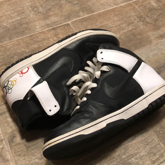 Women’s High Top 2008 Olympic Nike Dunks - Picture 2 of 5